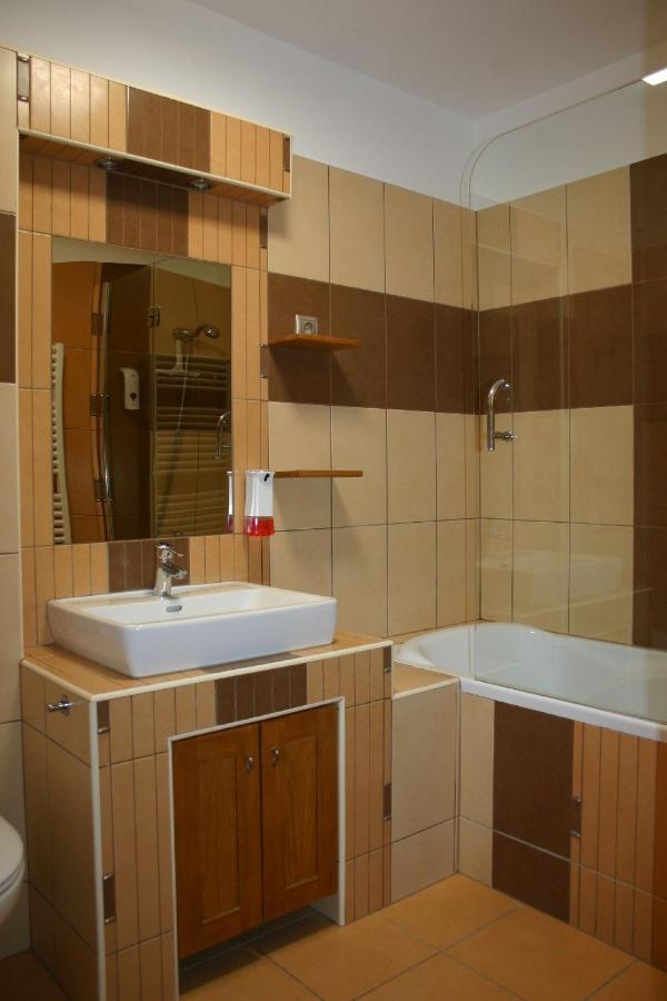 Enjoy 110Qm Apartment Im Historischen Zentrum Sopron Ngoại thất bức ảnh