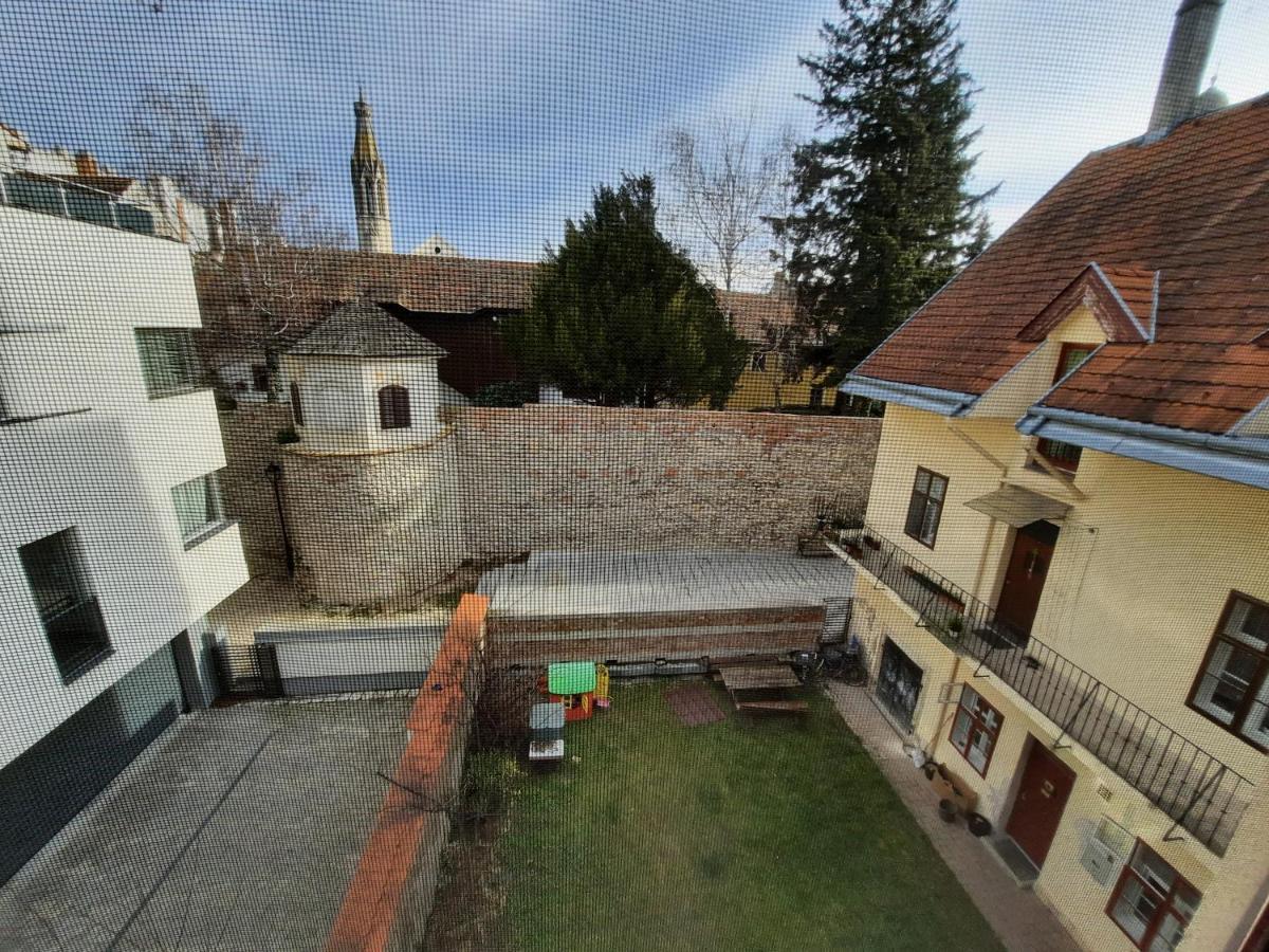Enjoy 110Qm Apartment Im Historischen Zentrum Sopron Ngoại thất bức ảnh